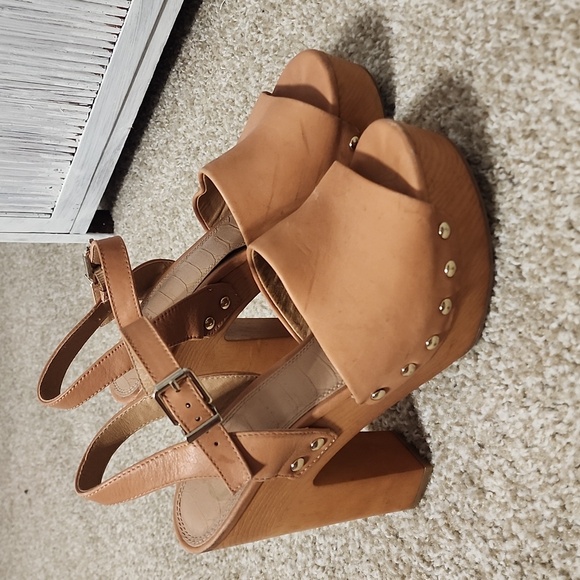 Heels - Picture 6 of 6